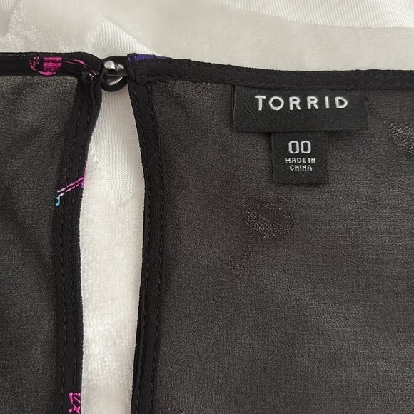 NWOT Torrid Elegant Black V-Neck Dress w/Cap Sleeves w/Embellishments.Size 00=10 - Picture 10 of 15